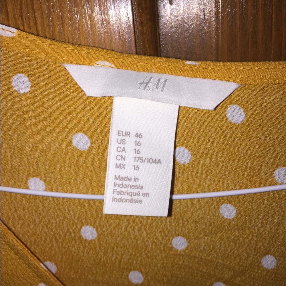 Polka Dot Ruched Yellow Top - Picture 4 of 4